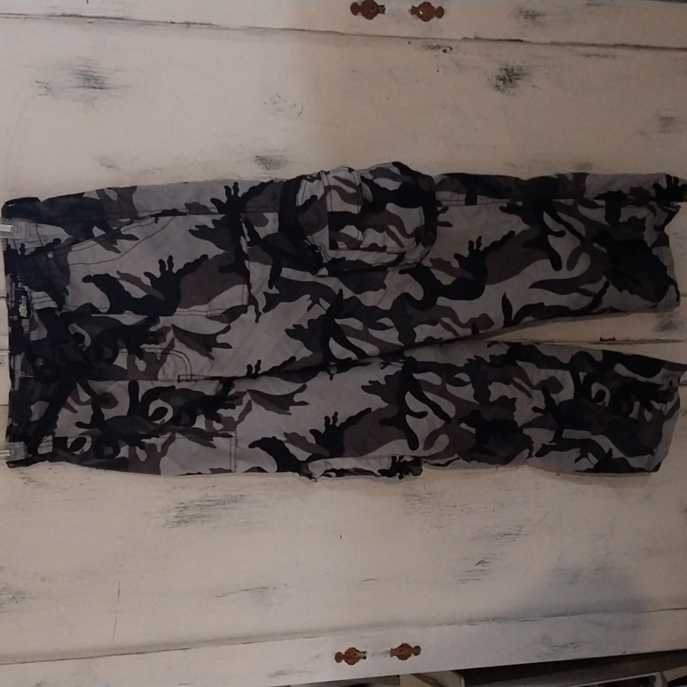 Utobia camo Cargo Boys pants sz 10/12